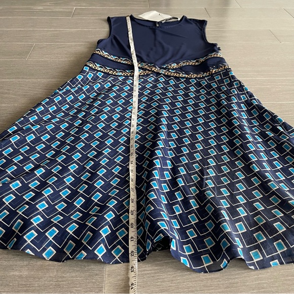 Diane Von Furstenberg Rosalie Mixed Media Silk Fit & Flare
Midi Dress Size 10 - Picture 15 of 16